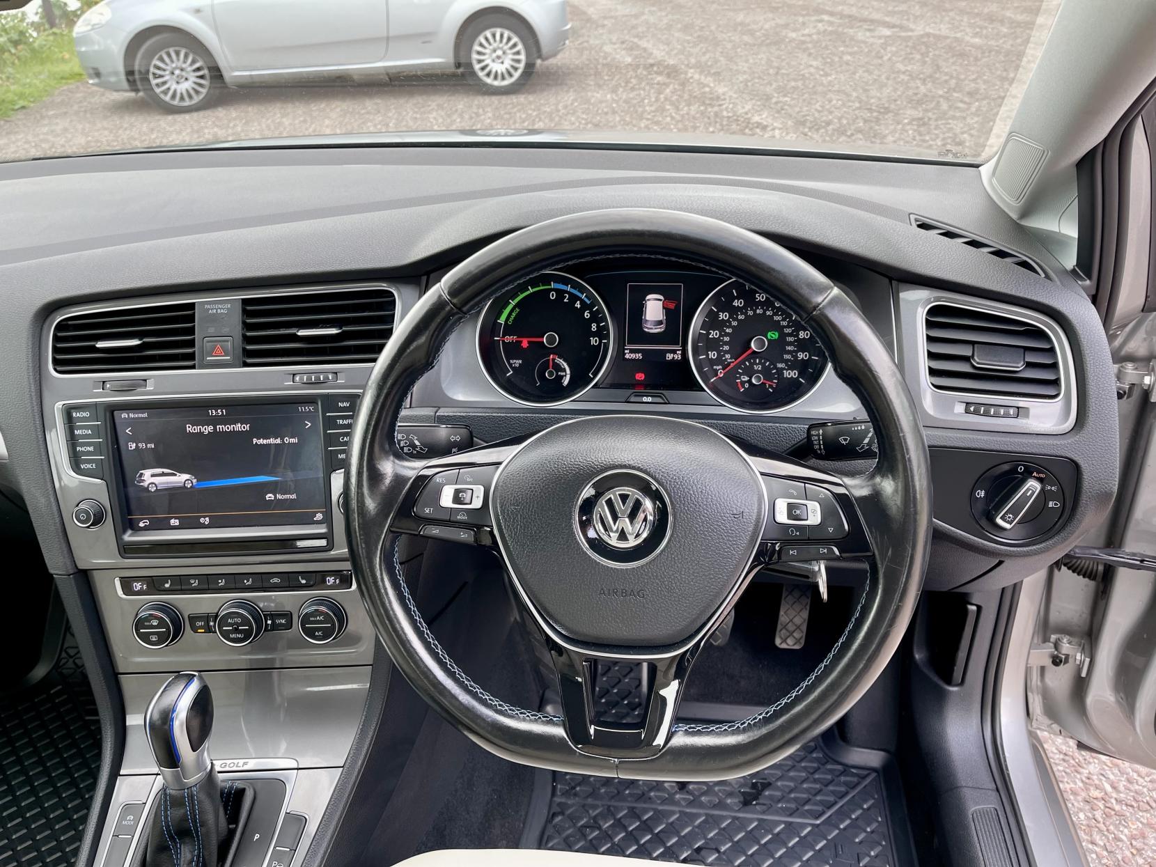 Volkswagen e-Golf e-Golf Hatchback 5dr Electric Auto (115 ps)